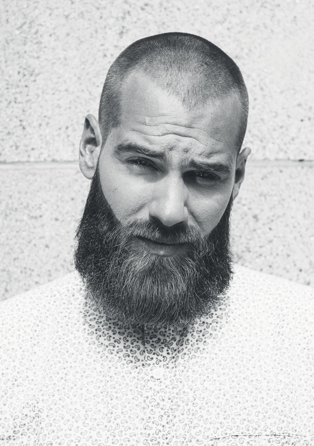 Editorial Portrait — Bart und Haut im Detail